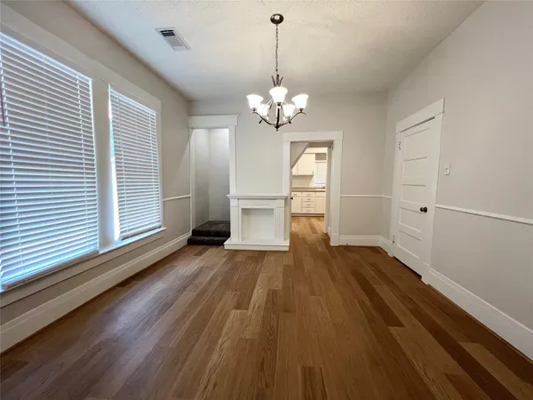 $1,725 | 421 East Myrtle Street, Angleton, TX 77515