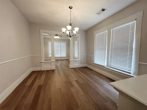 $1,725 | 421 East Myrtle Street, Angleton, TX 77515