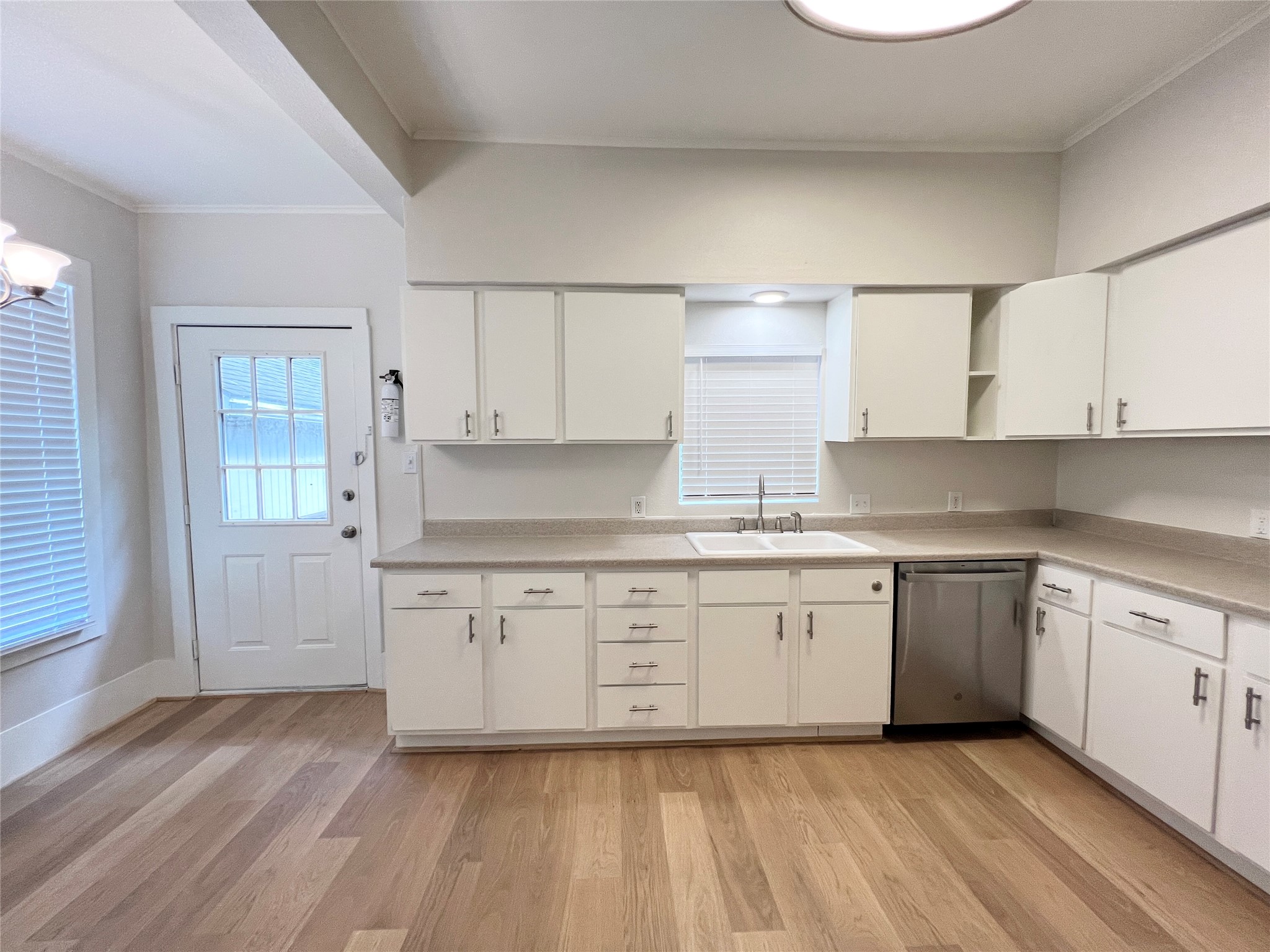 421 East Myrtle Street Angleton, TX 77515 - Photo 9 of 19