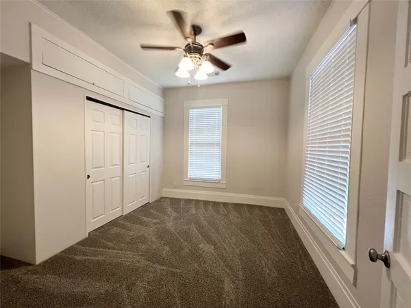 $1,725 | 421 East Myrtle Street, Angleton, TX 77515