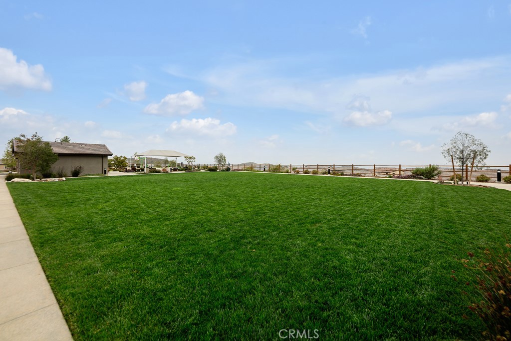 28536 Daybreak Way Saugus, CA 91350 - Photo 31 of 32 a backyard with grassy field