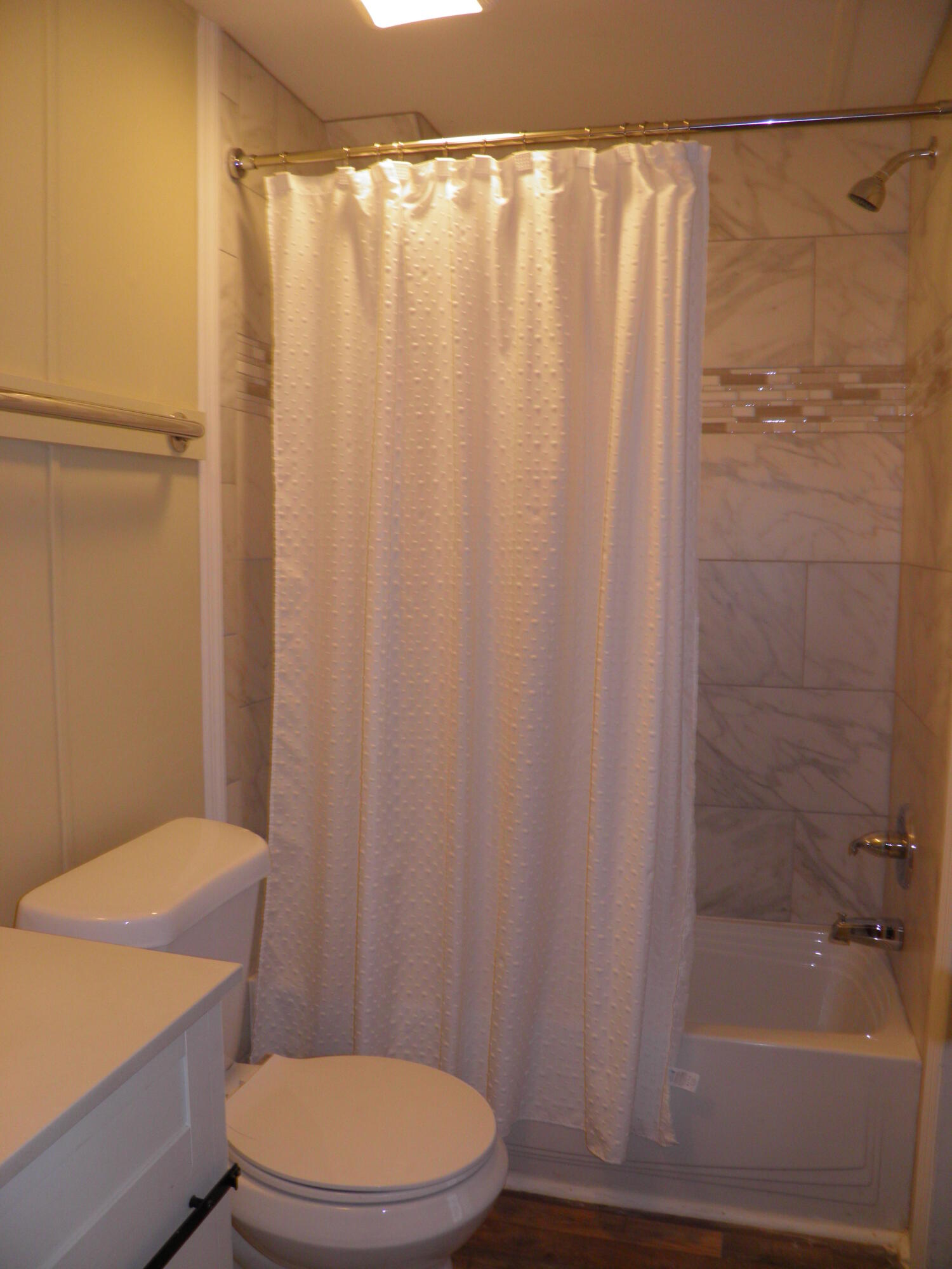 810 Gibson Road Fort Walton Beach, FL 32547 - Photo 24 of 35 Guest Bath
