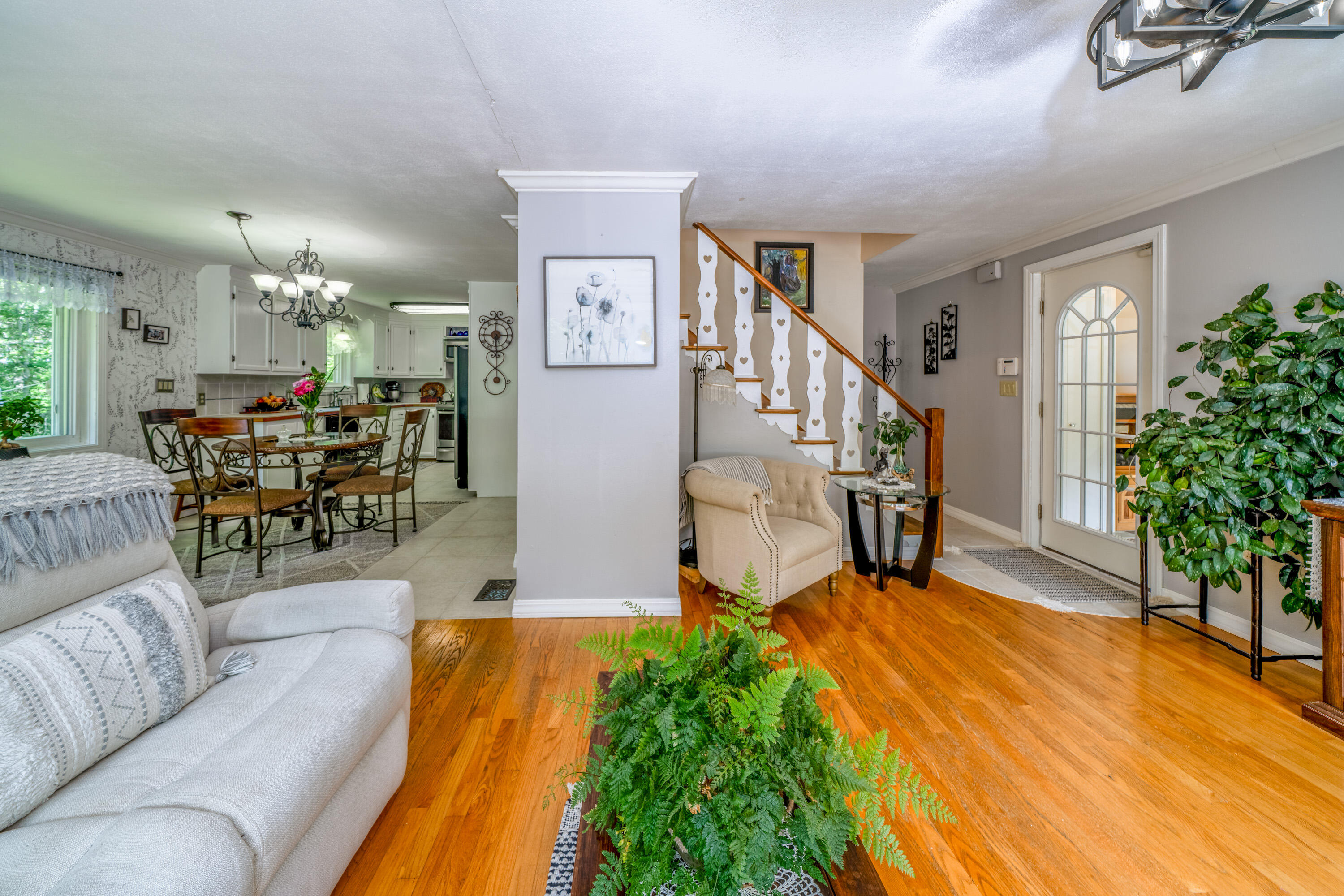 105 Perry Greene Hill Road Waldoboro, ME 04572 - Photo 8 of 61 Living room area