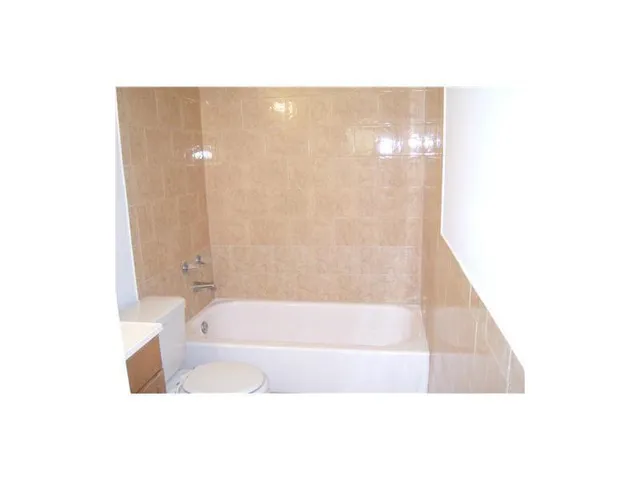 $1,900 | 4158 Inverrary Drive, Unit 404, Lauderhill, FL 33319