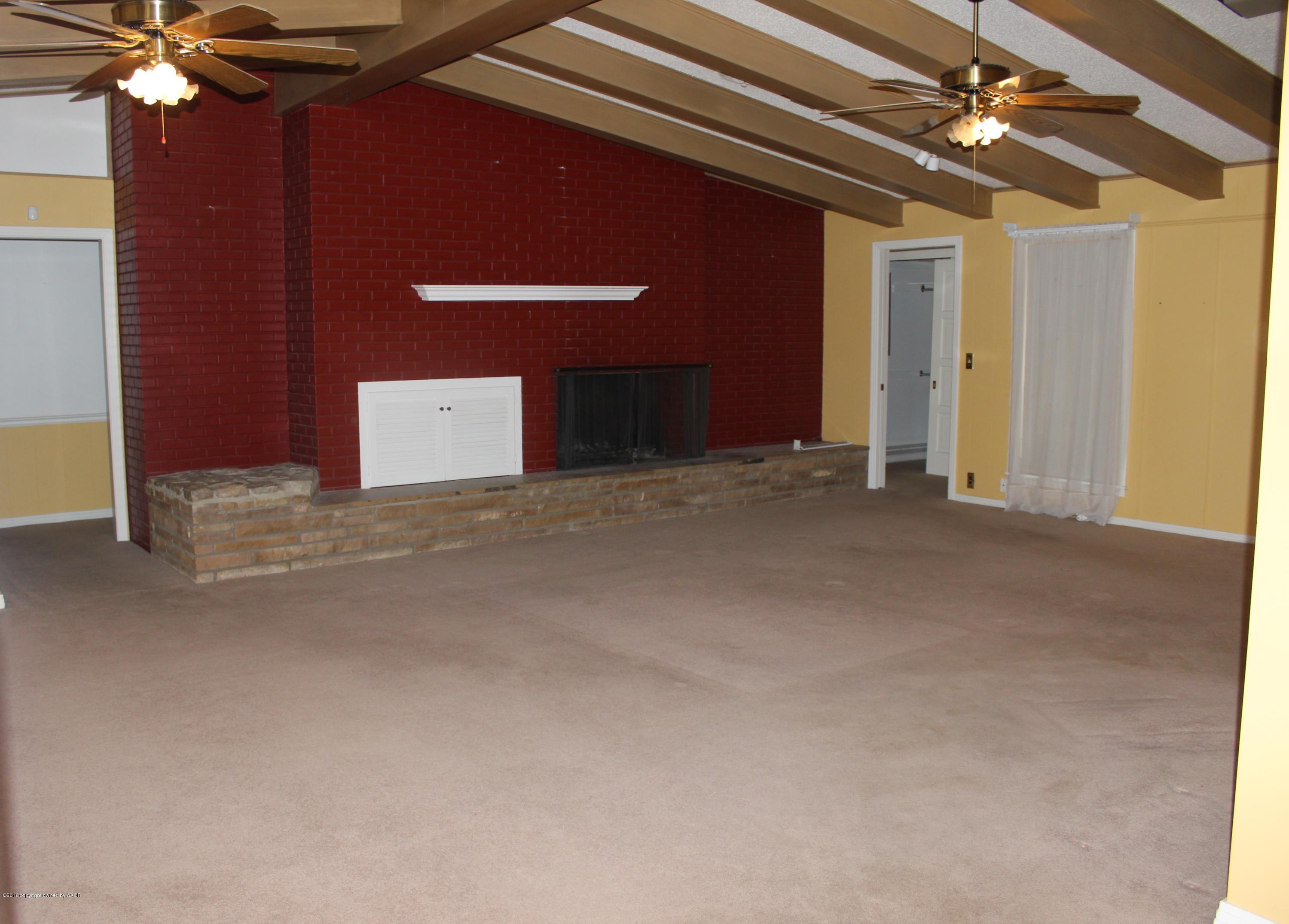 4901 McCarty Boulevard Amarillo, TX 79110 - Photo 5 of 17 Living Room
