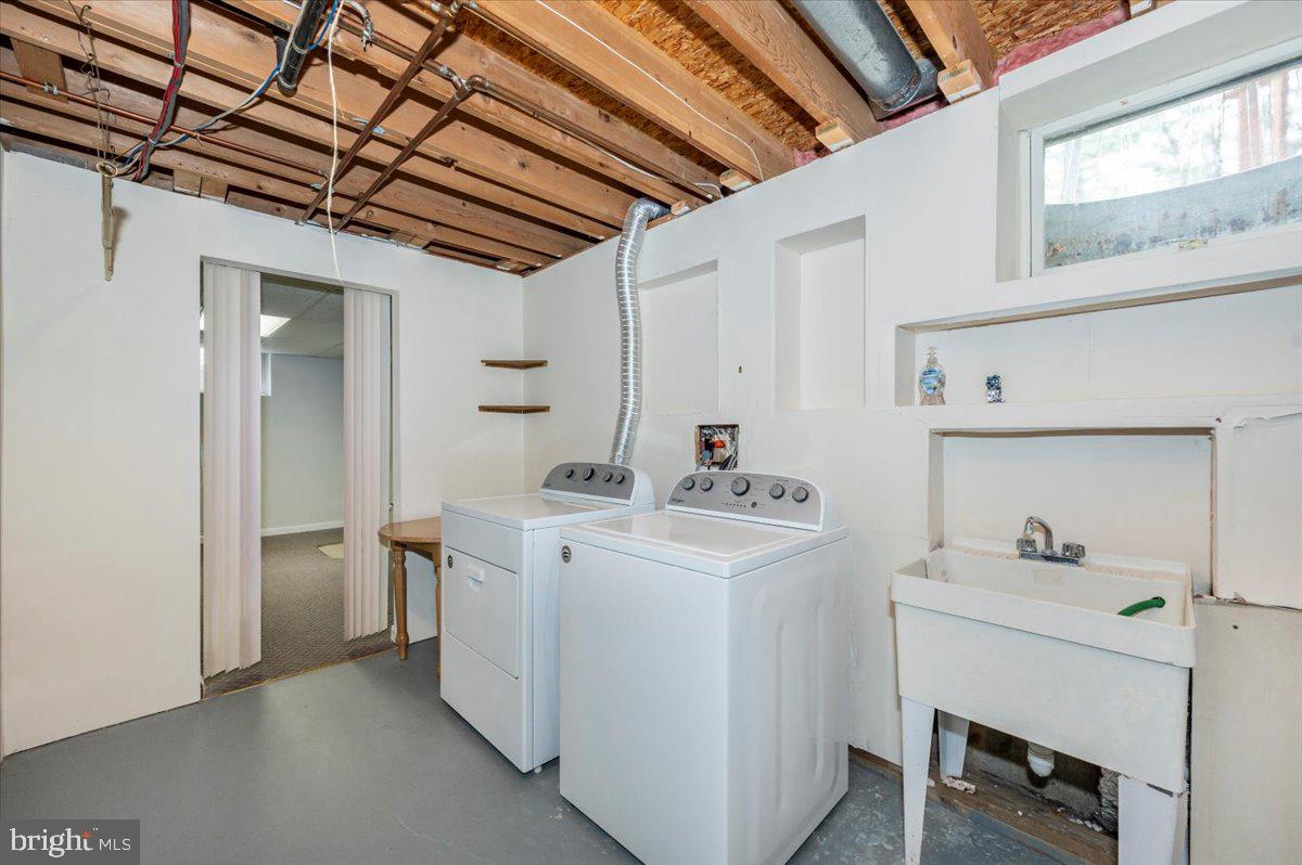 1402 Partridge Lane Bowie, MD 20721 - Photo 39 of 56 a utility room with dryer and washer