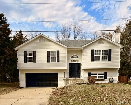 $285,000 | 2309 West Squire Road, Lake Sherwood, MO 63357