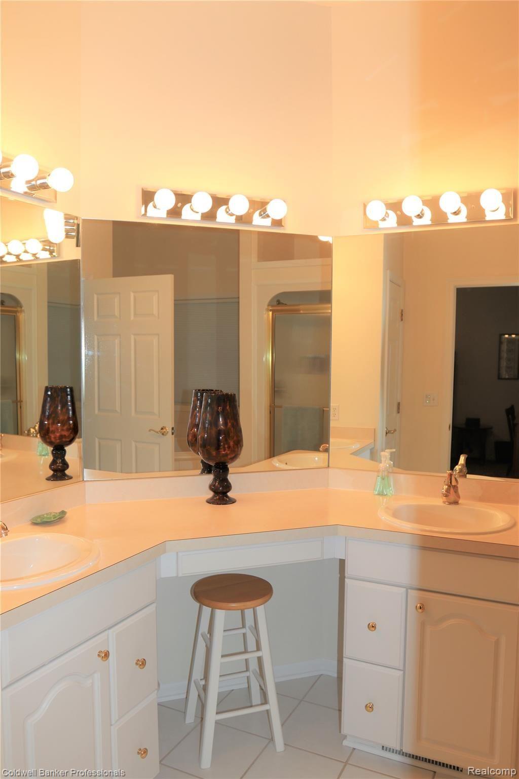 12261 Raelyn Hills Drive Perry, MI 48872 - Photo 15 of 32 16 12261 Master bath.JPG