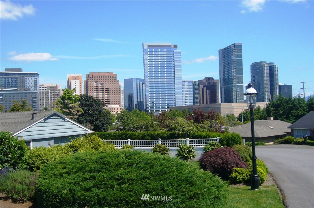 9840 Belfair Road Bellevue, WA 98004 - Photo 1 of 1 Gallery Image 1