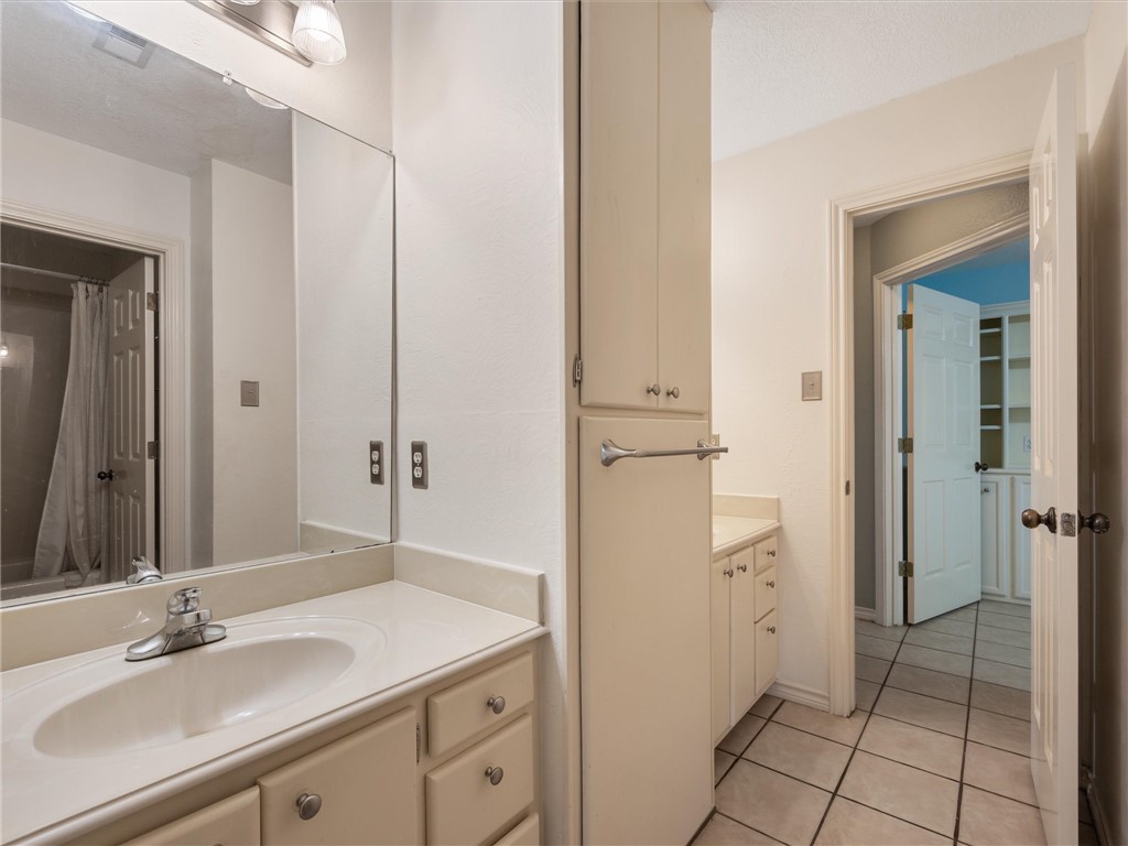 17645 Highway 6 Navasota, TX 77868 - Photo 26 of 30 a bathroom with a sink and a mirror