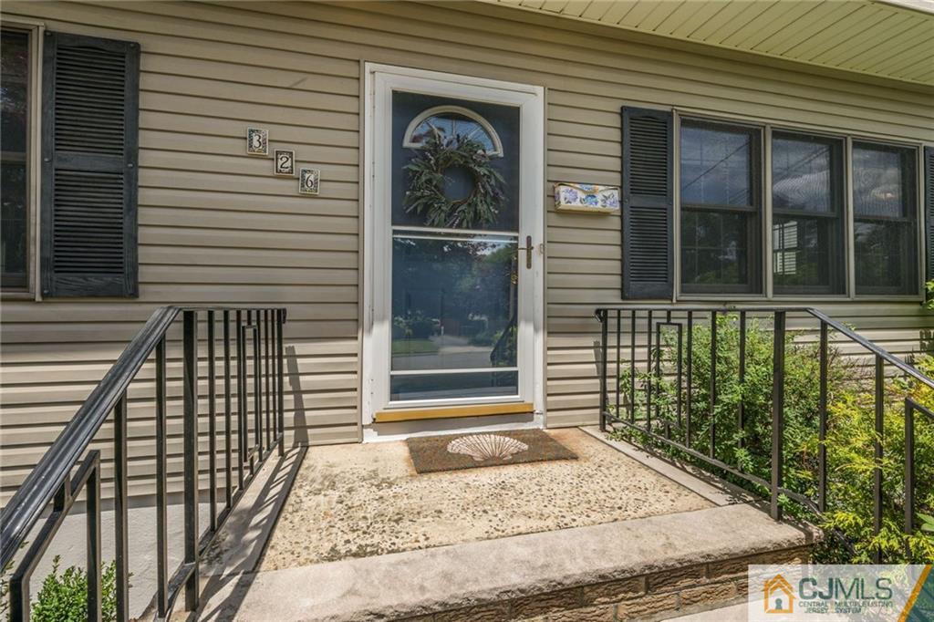 326 Edgeview Road Keyport, NJ 07735 - Photo 2 of 23 Gallery Image 2