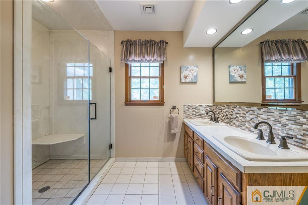 326 Edgeview Road Keyport, NJ 07735 - Photo 17 of 23 Gallery Image 17