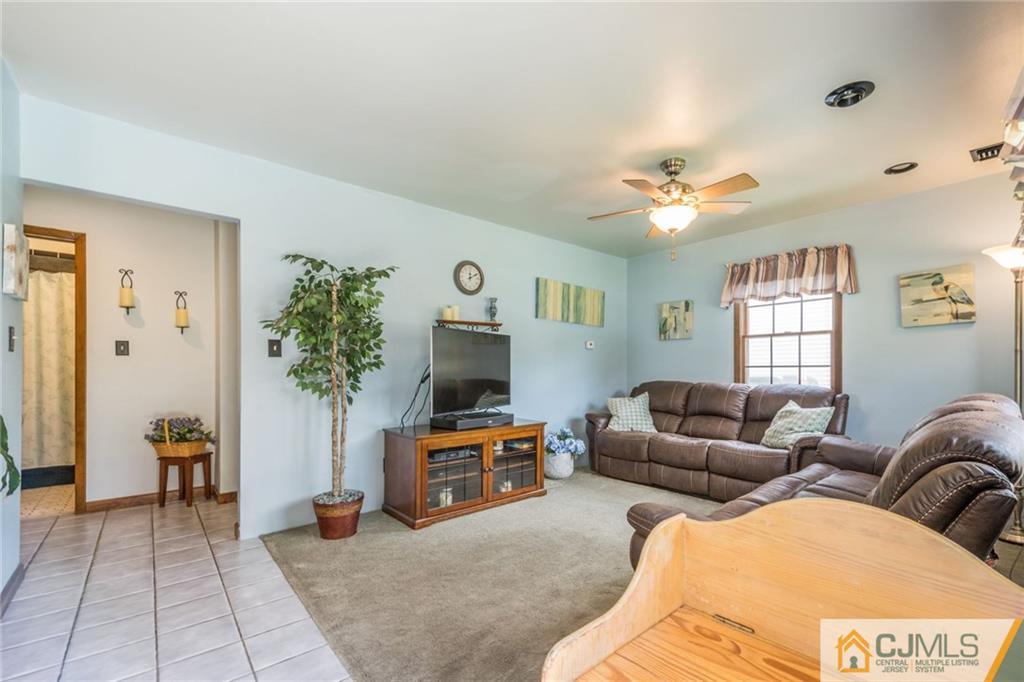 326 Edgeview Road Keyport, NJ 07735 - Photo 3 of 23 Gallery Image 3