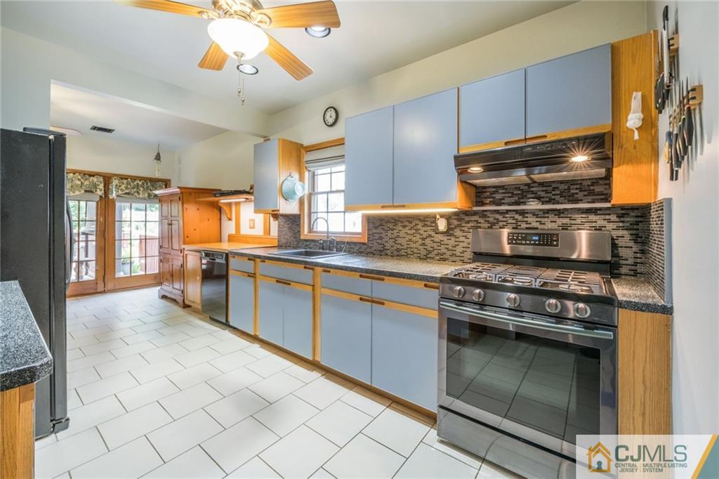 326 Edgeview Road Keyport, NJ 07735 - Photo 8 of 23 Gallery Image 8