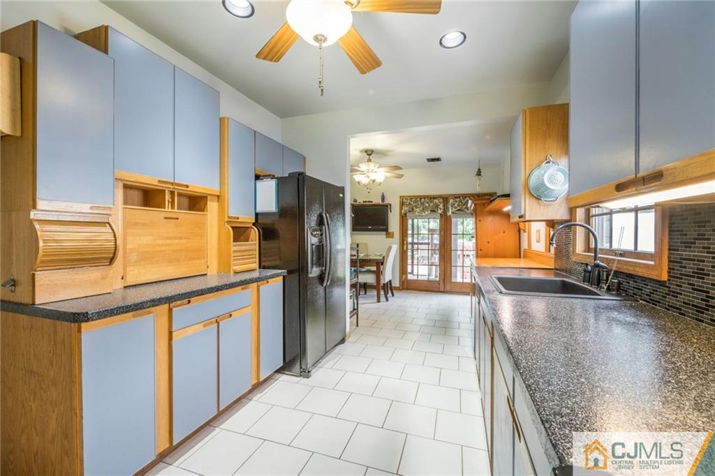 326 Edgeview Road Keyport, NJ 07735 - Photo 9 of 23 Gallery Image 9