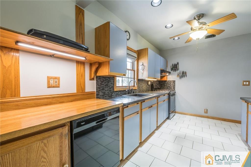 326 Edgeview Road Keyport, NJ 07735 - Photo 10 of 23 Gallery Image 10