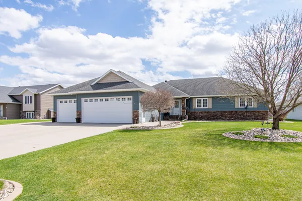 $540,000 | 1819 52nd Avenue North, Moorhead, MN 56560