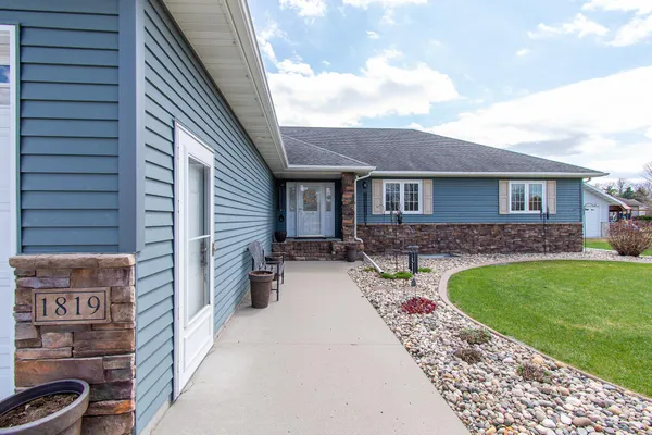$540,000 | 1819 52nd Avenue North, Moorhead, MN 56560