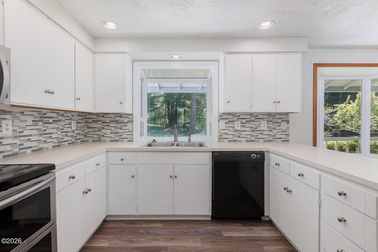 1588 Fruitvale Road Newport, OR 97365 - Photo 20 of 41 Tile backsplash