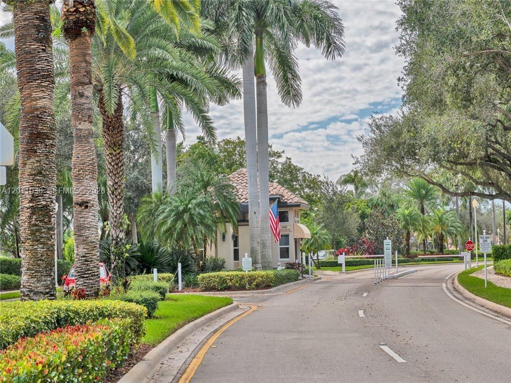 897 Briar Ridge Road, Unit 897 Weston, FL 33327 - Photo 30 of 49