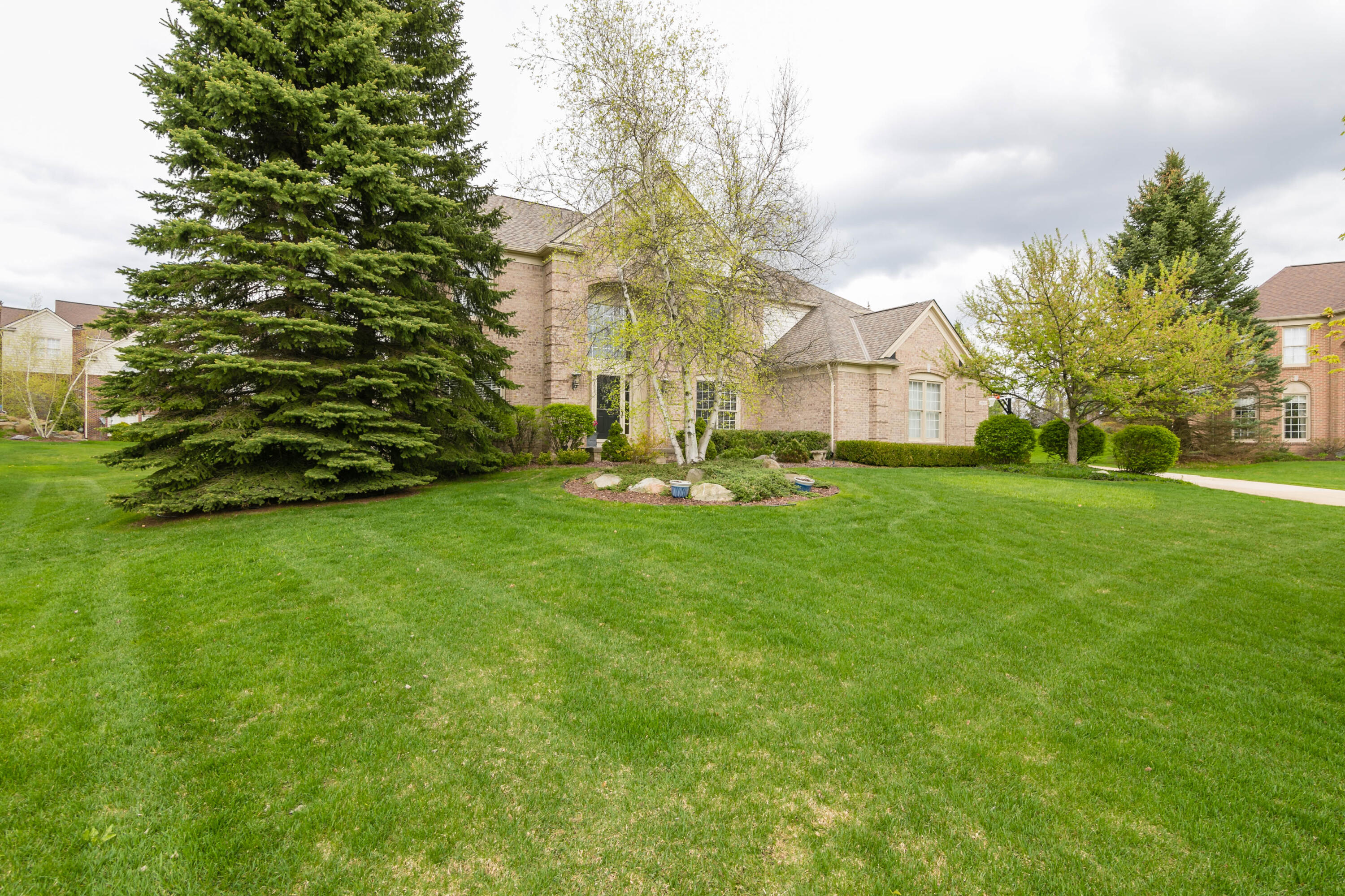 4949 Lexington Court Rochester, MI 48306 - Photo 1 of 37 4949 Lexington Ct-2