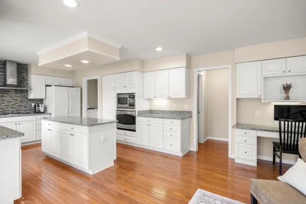 $670,000 | 4949 Lexington Court, Rochester, MI 48306