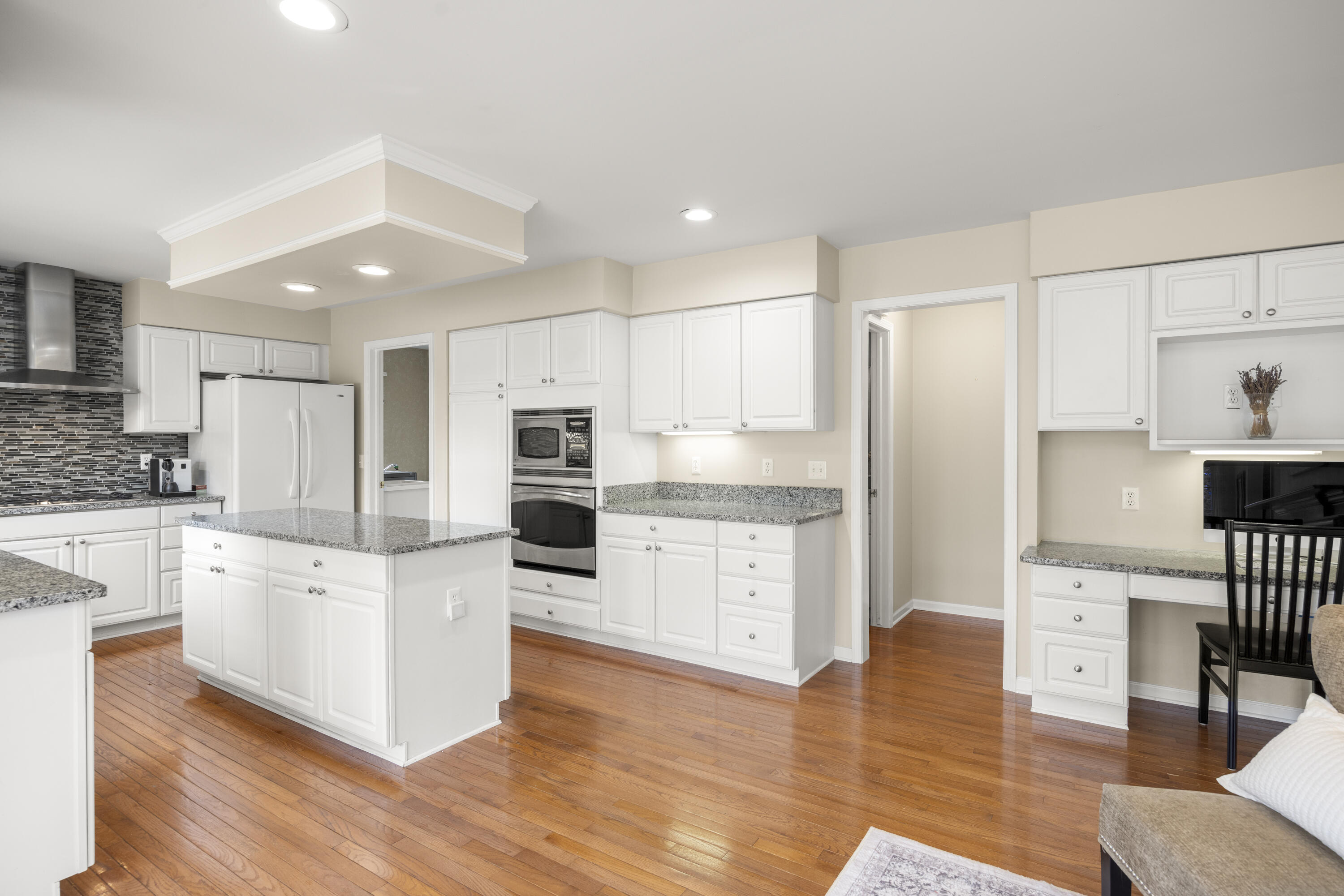 4949 Lexington Court Rochester, MI 48306 - Photo 12 of 37 6E6A5952