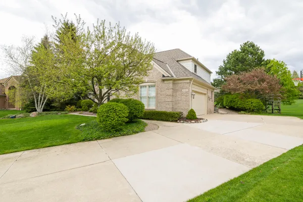 $670,000 | 4949 Lexington Court, Rochester, MI 48306