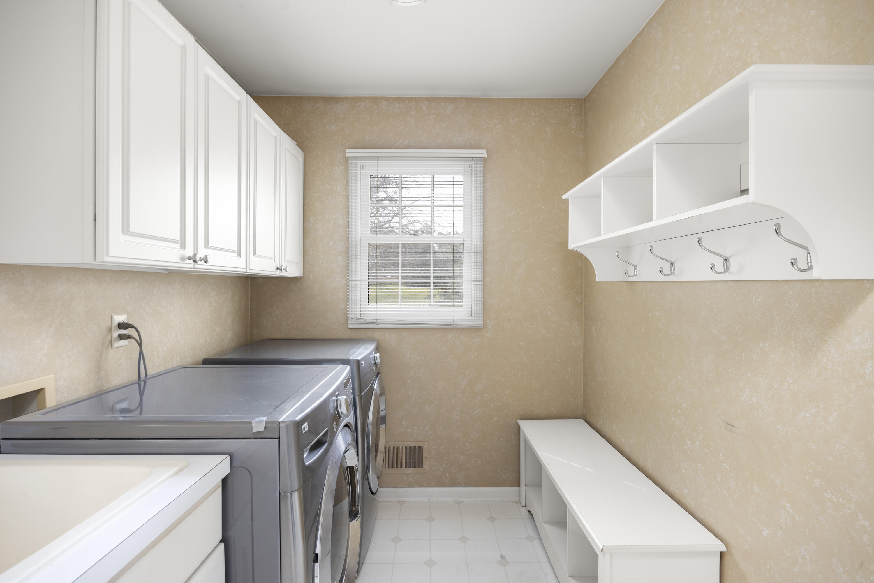 4949 Lexington Court Rochester, MI 48306 - Photo 21 of 37 6E6A5961