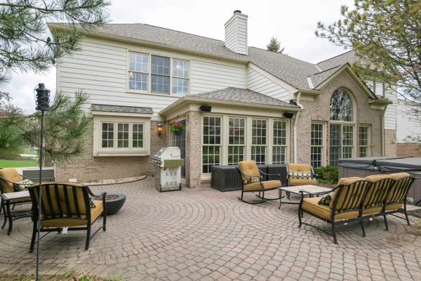 $670,000 | 4949 Lexington Court, Rochester, MI 48306