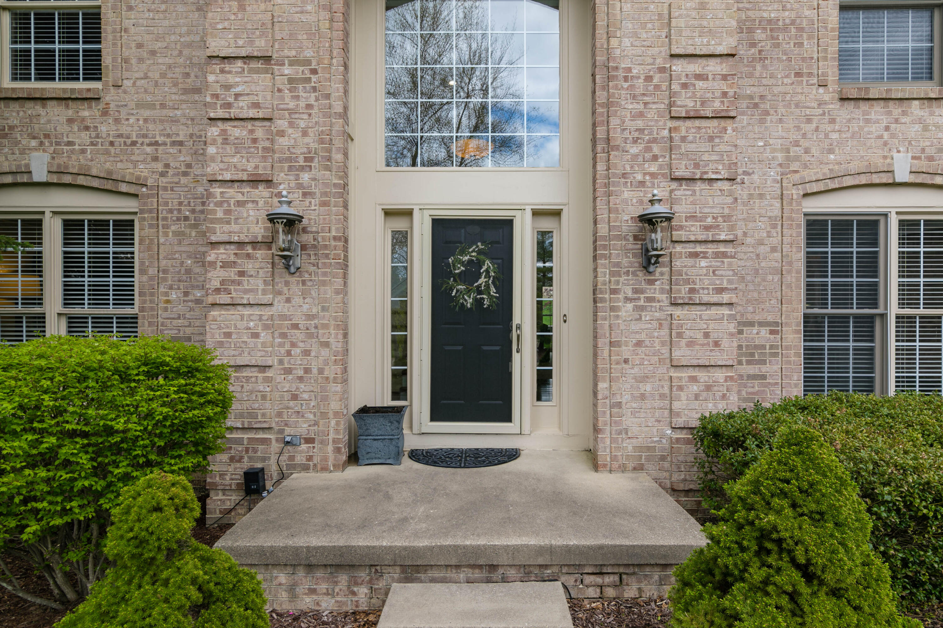 4949 Lexington Court Rochester, MI 48306 - Photo 3 of 37 4949 Lexington Ct-4