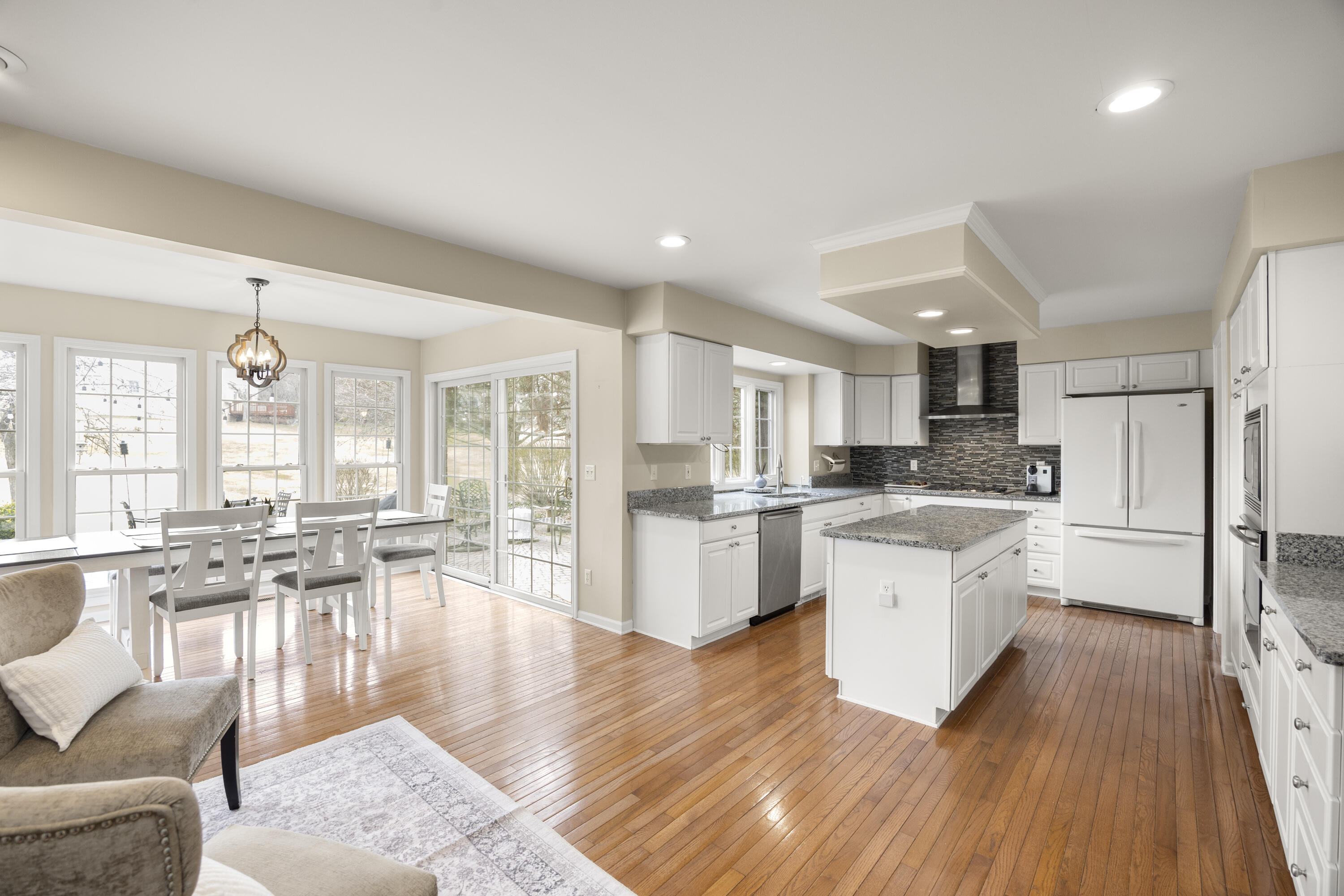 4949 Lexington Court Rochester, MI 48306 - Photo 35 of 37 6E6A5932