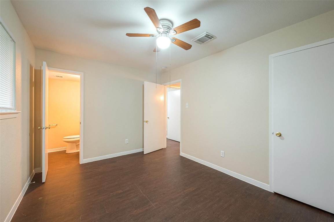 1447 Willow Rock Road Houston, TX 77088 - Photo 32 of 37 an empty room with closet and ceiling fan
