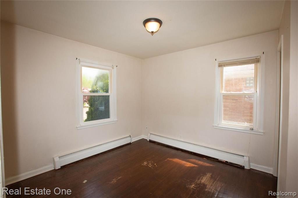 24553 Flower Avenue Eastpointe, MI 48021 - Photo 7 of 18