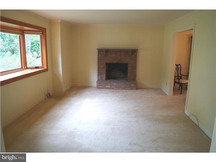 100 Dayleview Road Berwyn, PA 19312 - Photo 5 of 11 Living Room
