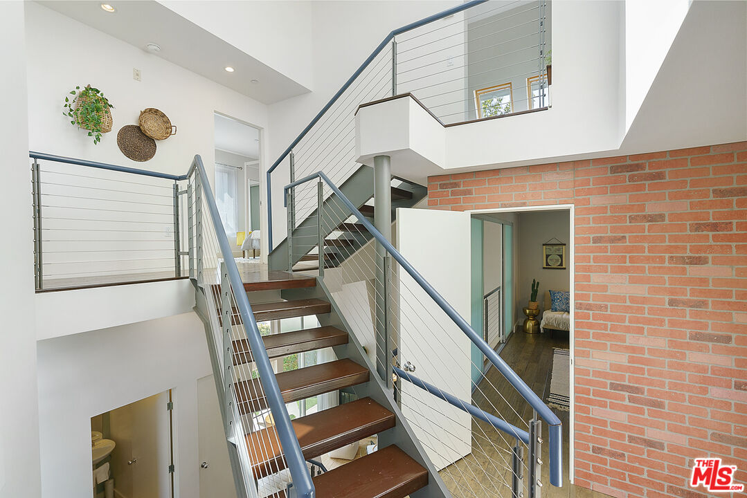 1228 21st Street, Unit D Santa Monica, CA 90404 - Photo 18 of 32 a view of entryway with a front door