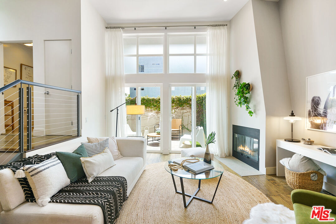 1228 21st Street, Unit D Santa Monica, CA 90404 - Photo 2 of 32 a living room with furniture and a fireplace