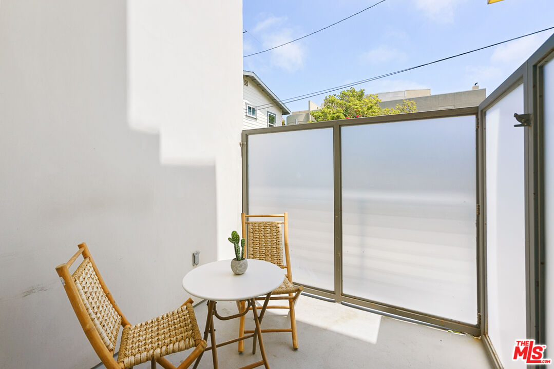 1228 21st Street, Unit D Santa Monica, CA 90404 - Photo 10 of 32 a balcony with table and chairs