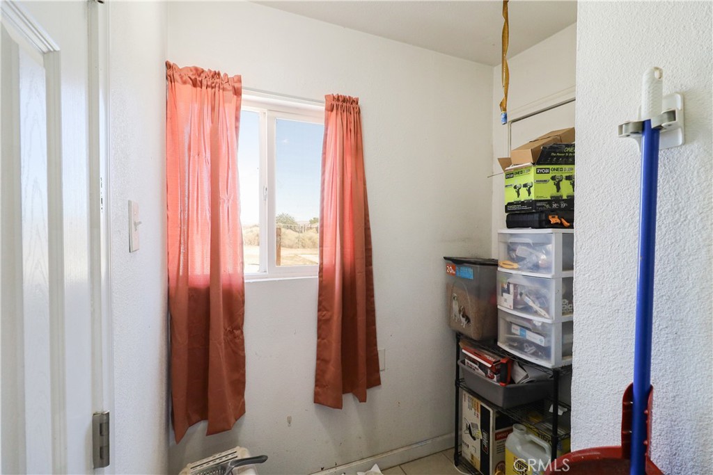 25466 Jasper Road Barstow, CA 92311 - Photo 14 of 32 a view of walk in closet