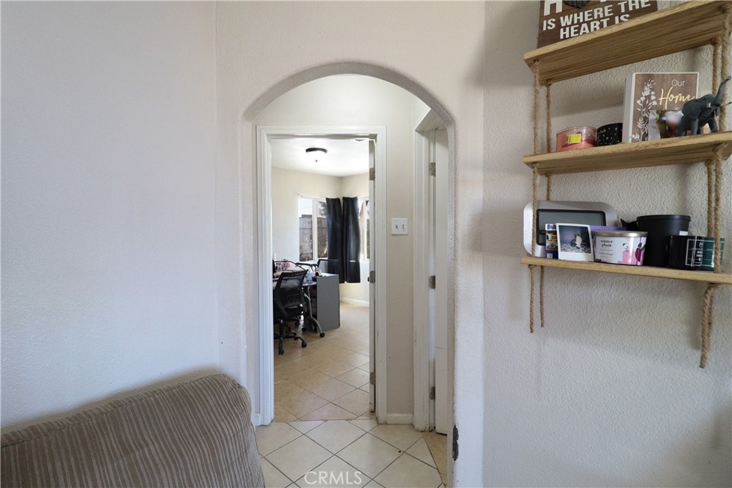 25466 Jasper Road Barstow, CA 92311 - Photo 18 of 32 a view of living room