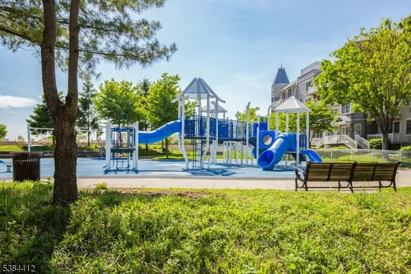$520,000 | 205 Shearwater Court West, Unit 32, Jersey City, NJ 07305