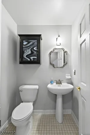 $520,000 | 205 Shearwater Court West, Unit 32, Jersey City, NJ 07305