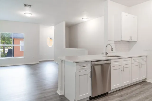 $1,975 | 5953 Westgate Drive, Unit 1823, Orlando, FL 32835