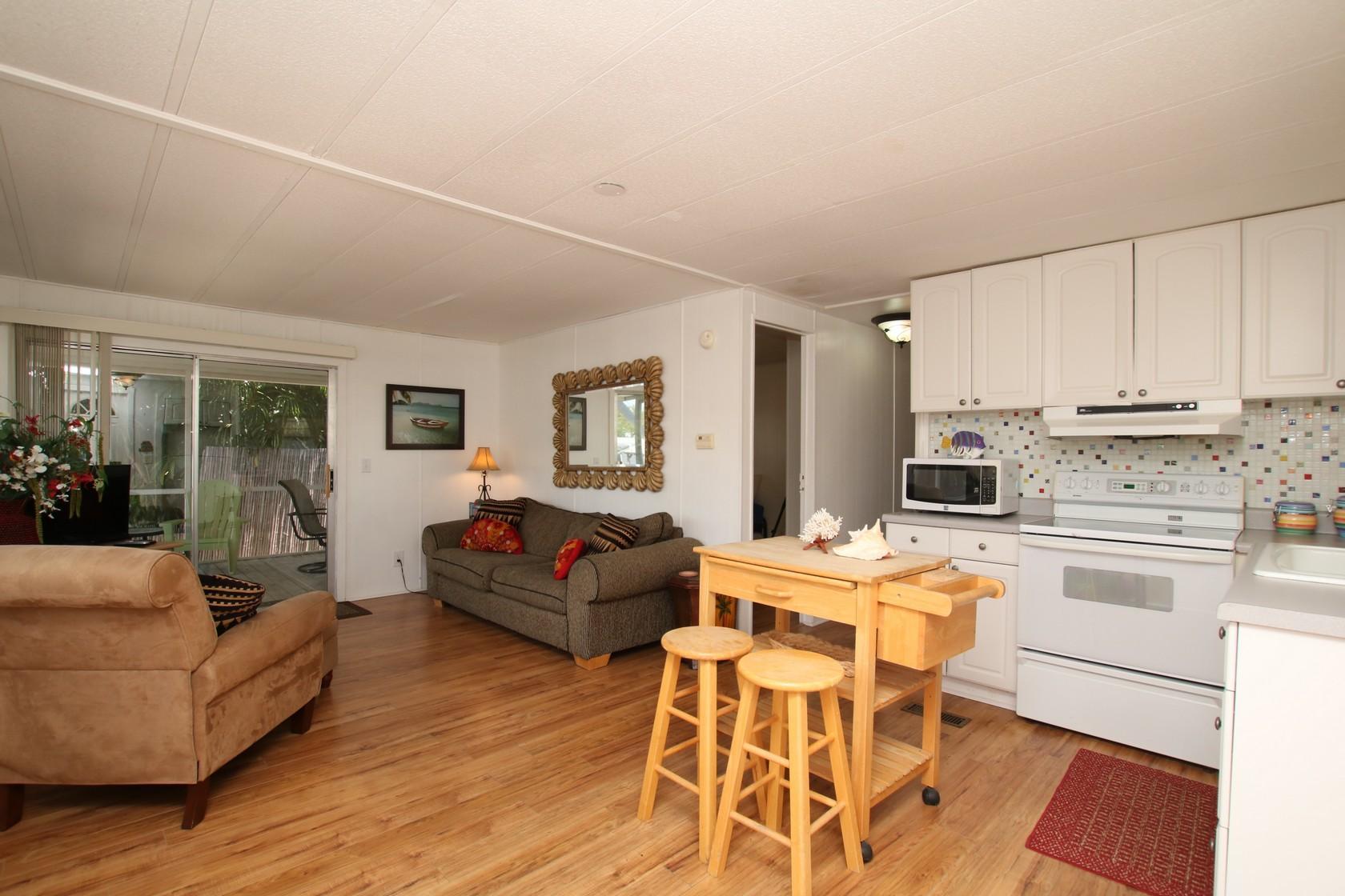 10 Snipe Road Key Largo, FL 33037 - Photo 14 of 26 Living Area