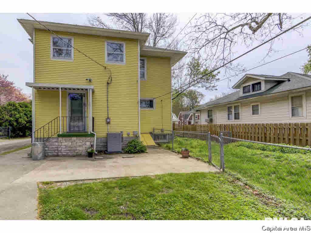 1033 South Walnut Street Springfield, IL 62704 - Photo 6 of 36