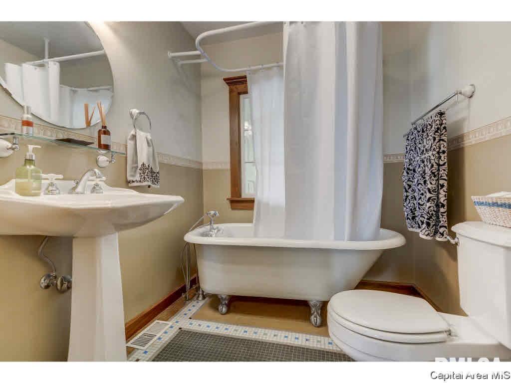 1033 South Walnut Street Springfield, IL 62704 - Photo 8 of 36