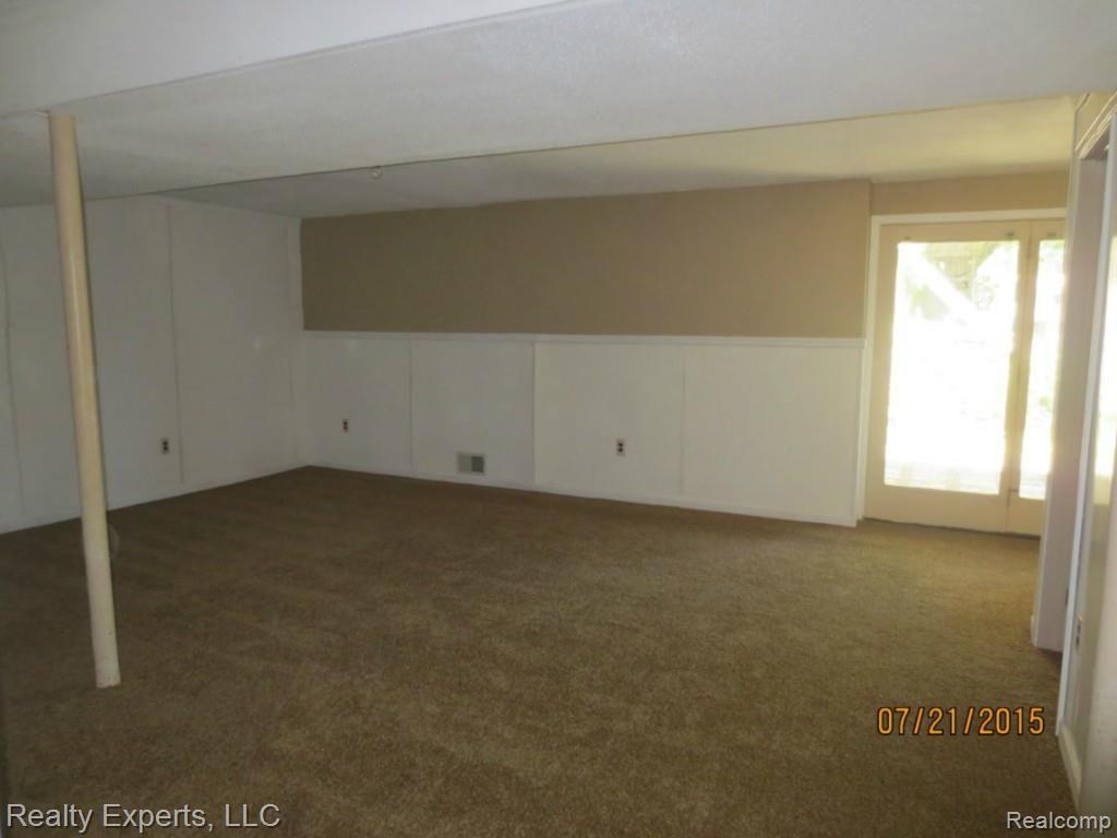 6380 Ridge Road Canton, MI 48187 - Photo 17 of 26 IMG_5997.jpg