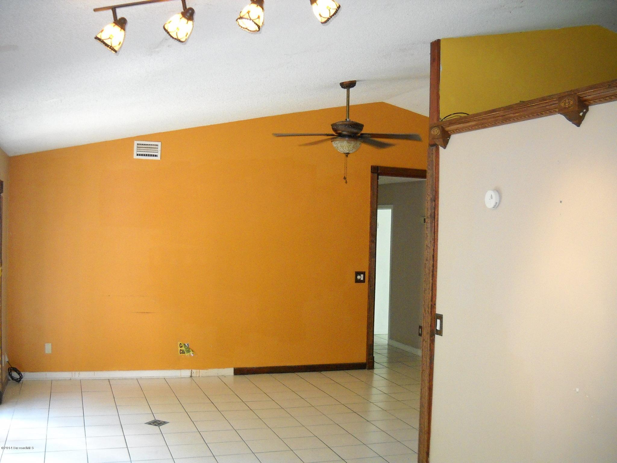6498 Hunt Road Cocoa, FL 32927 - Photo 5 of 15 Vaulted Living room view