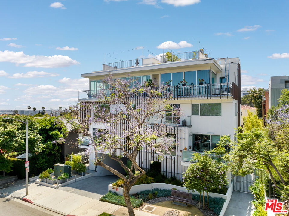 1345 Havenhurst Drive, Unit 13, West Hollywood, CA 90046 Compass