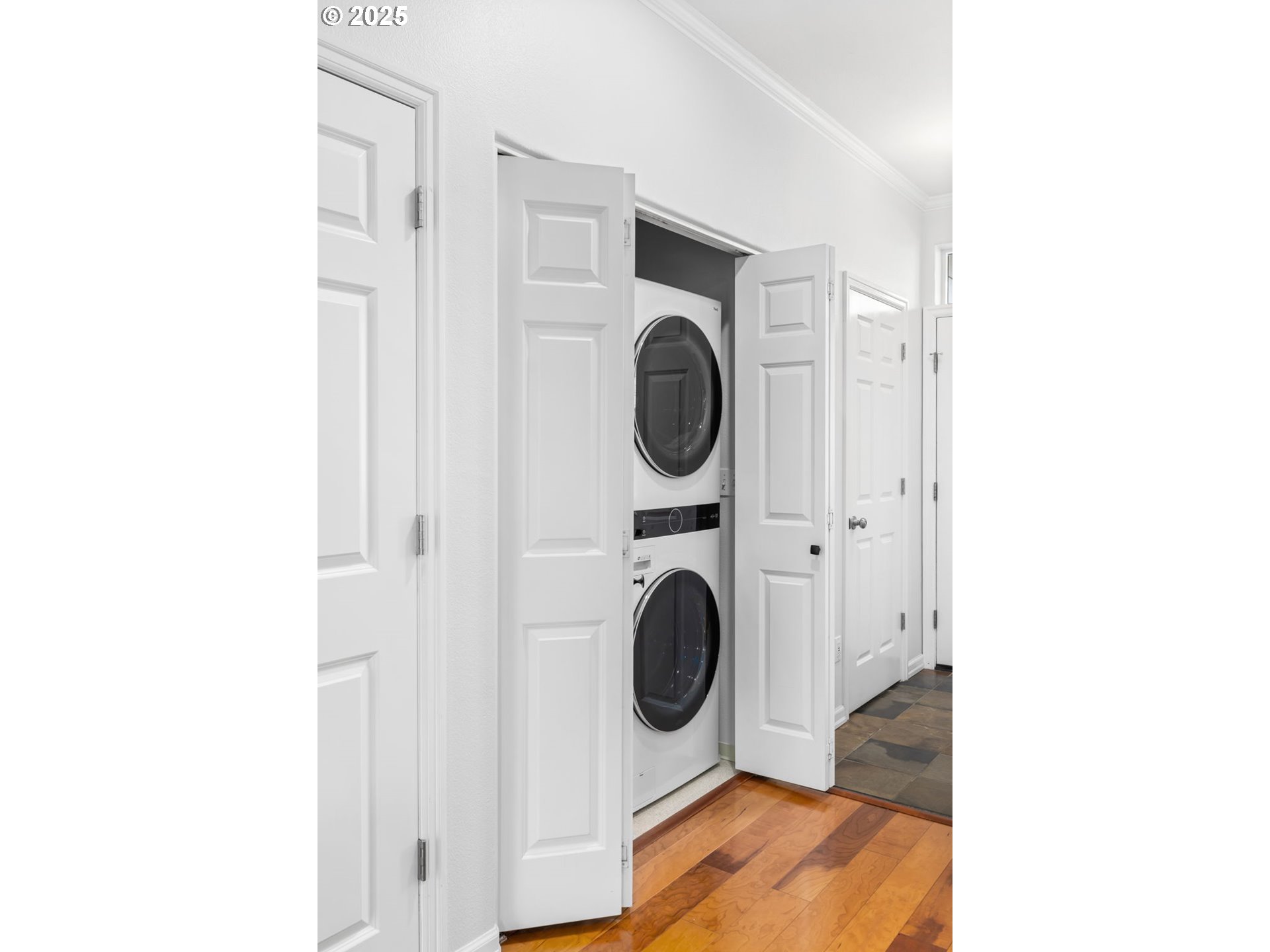 436 5th Street Lake Oswego, OR 97034 - Photo 21 of 35 a living room with dryer and washer